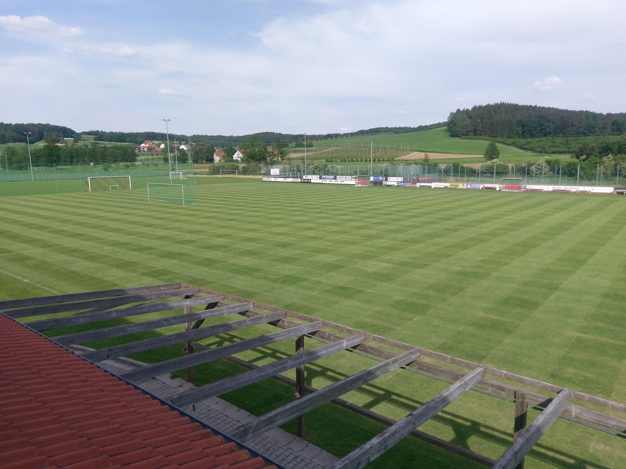 Fußball-Anzeigetafel dank großzügiger Partnerschaft mit Archus Bösl